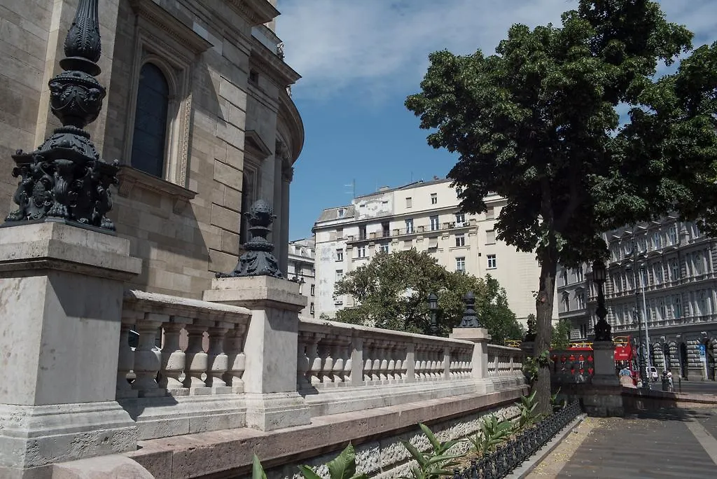 Helena Apartment With View On St. Stephan'S Basilica Budapest Hungary