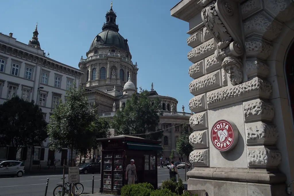 Helena Apartment With View On St. Stephan'S Basilica Budapest Ungheria